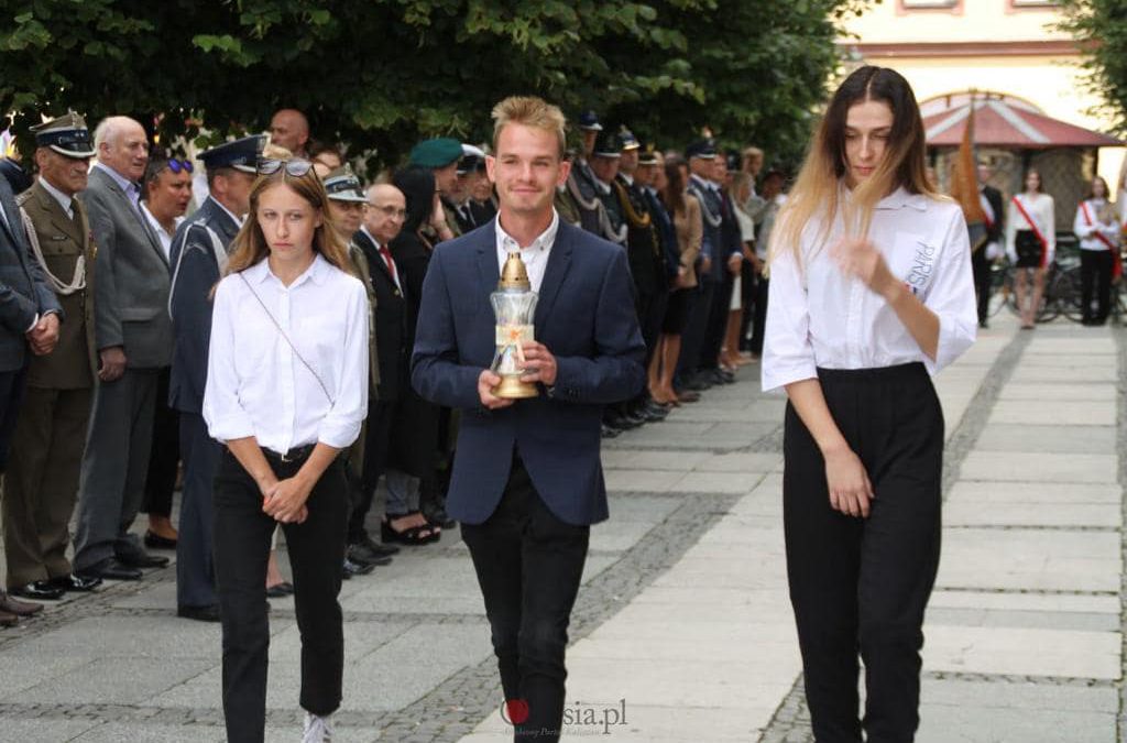 Przedstawiciele naszego Ośrodka Klaudia, Patrycja i Maciej uczestniczyli w miejskich obchodach 83 rocznicy wybuchu II wojny światowej.