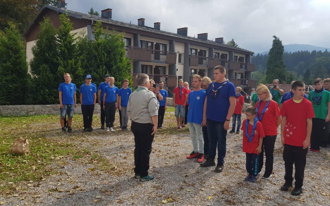 Wczoraj 12 naszych uczniów z paniami Anną i Marią wyjechało do Szklarskiej Poręby na harcerski rajd GRANICA.