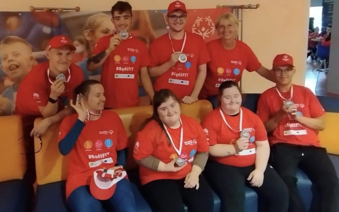 12 września 2024r. Weronika, Basia, Małgosia, Alan, Filip, Igor i Szymon uczestniczyli w aktywnościach muzyczno-ruchowych oraz zadaniach promujących zdrowy i aktywny styl życia, przygotowanych przez Oddział Olimpiad Specjalnych Wielkopolskie-Konin